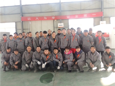 鈑金生產(chǎn)團(tuán)隊(duì)